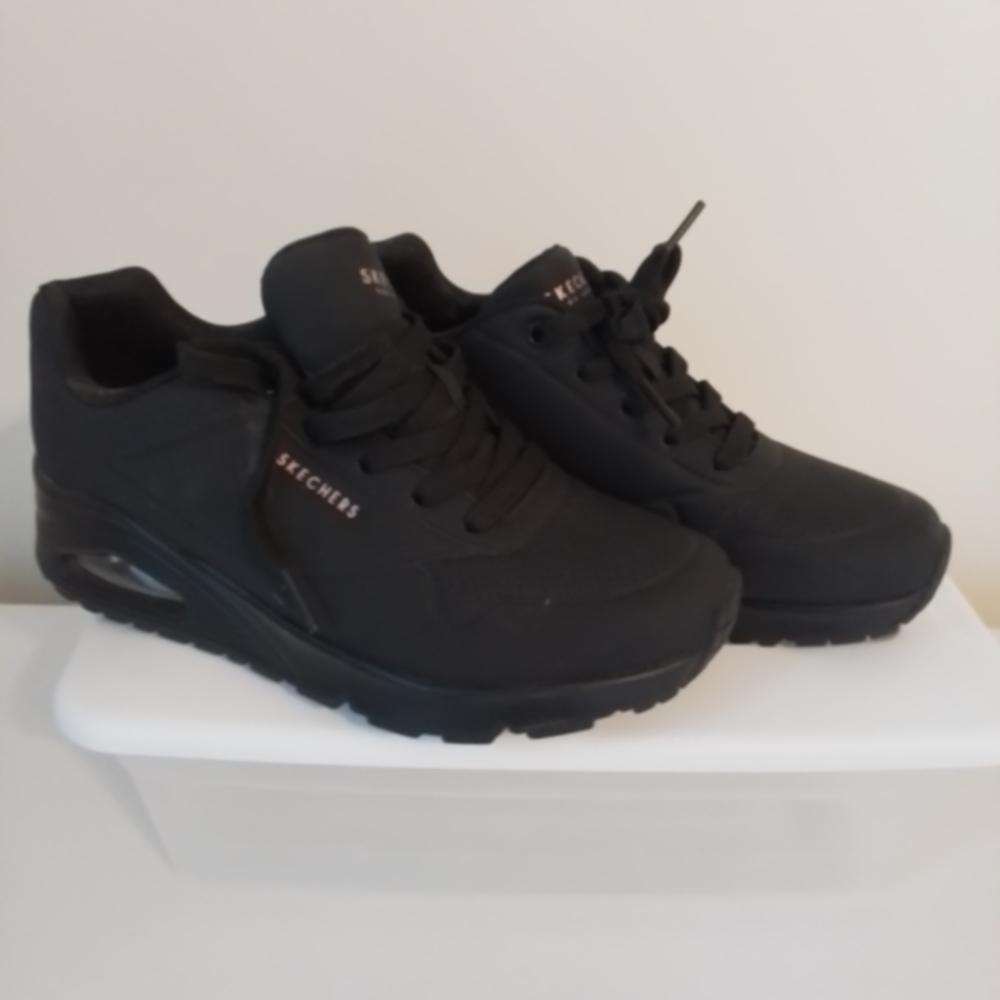 Skechers Women's Black Athletic Shoes